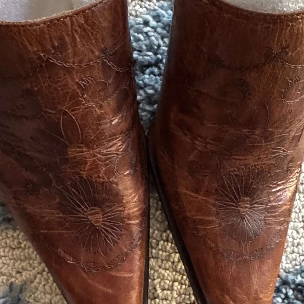 Antonio Melani Embossed Brown Leather Mules - Picture 8 of 8